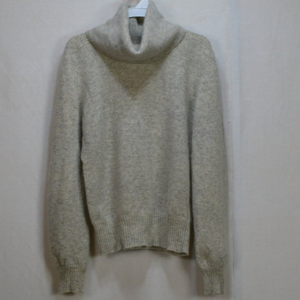 Lambswool& Angora Sweater Made in Hong Kong